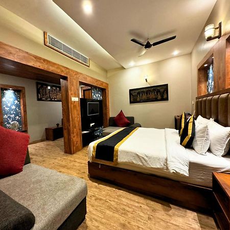 Hotel Runway Inn Pura Raghunāth Kültér fotó