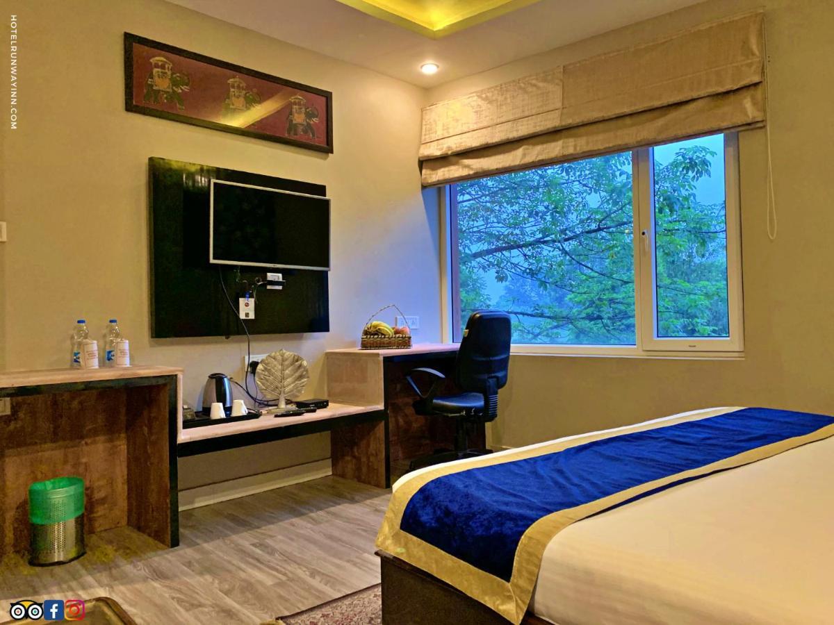 Hotel Runway Inn Pura Raghunāth Kültér fotó