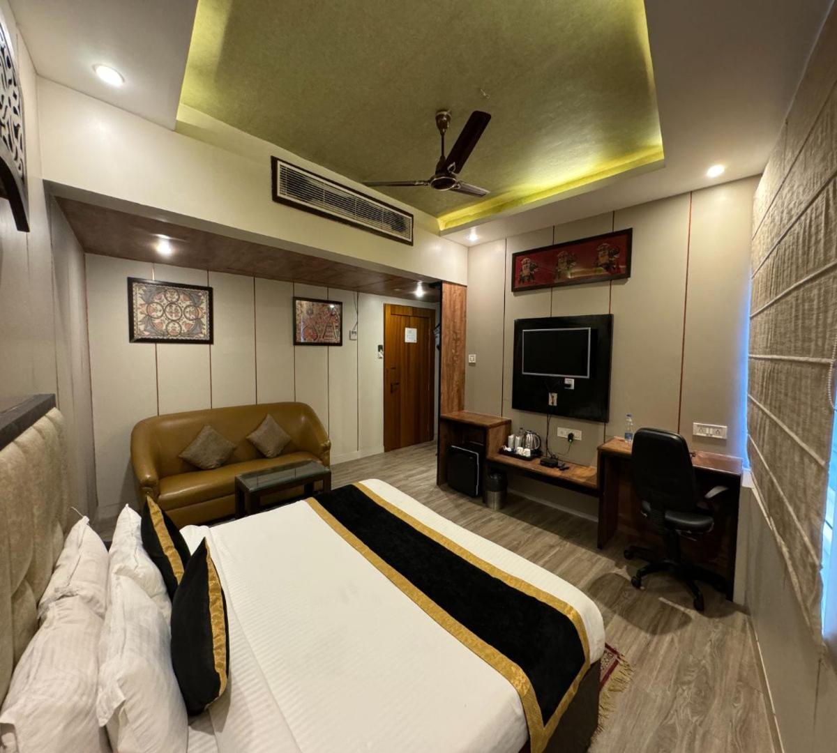 Hotel Runway Inn Pura Raghunāth Kültér fotó
