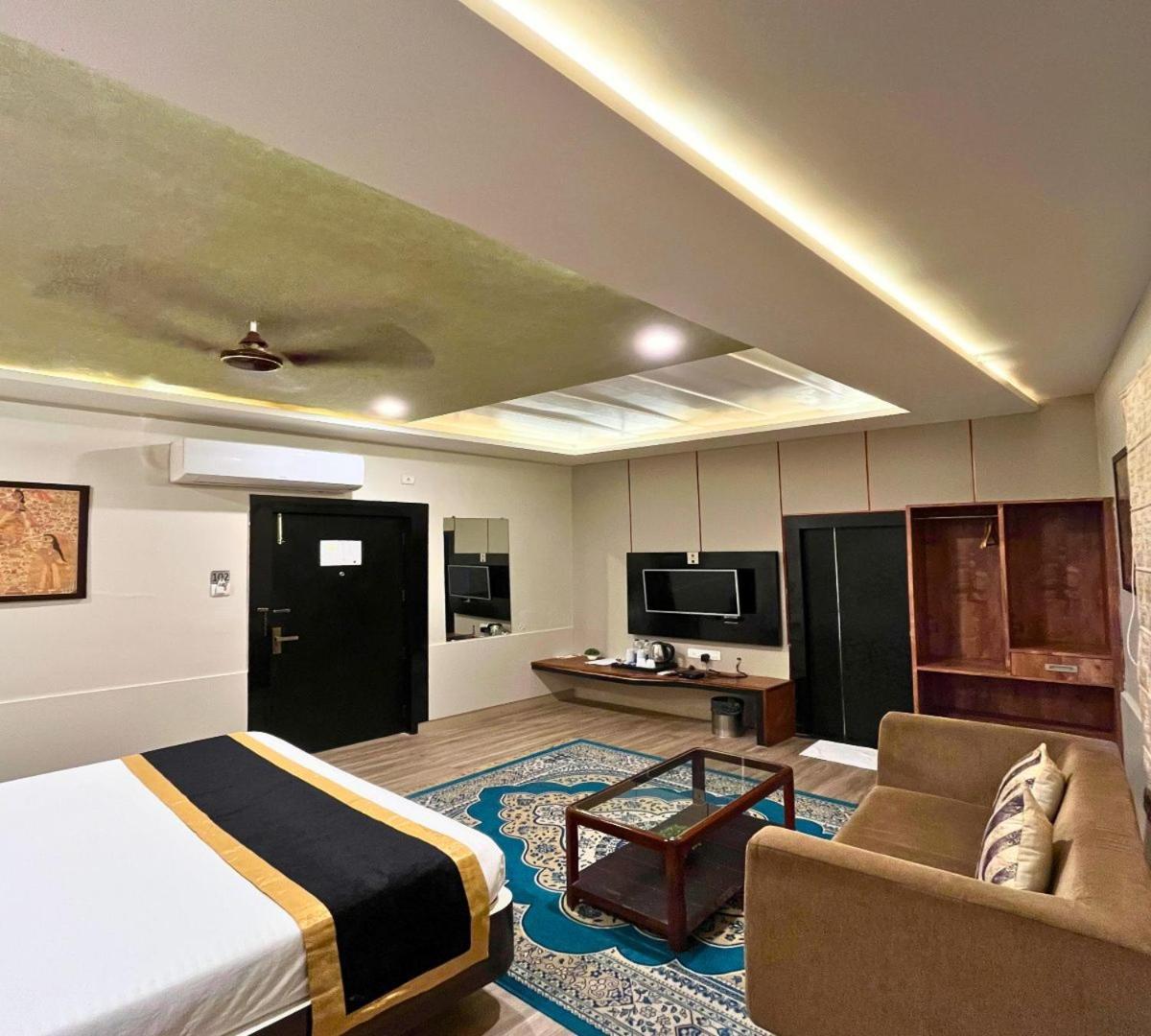 Hotel Runway Inn Pura Raghunāth Kültér fotó