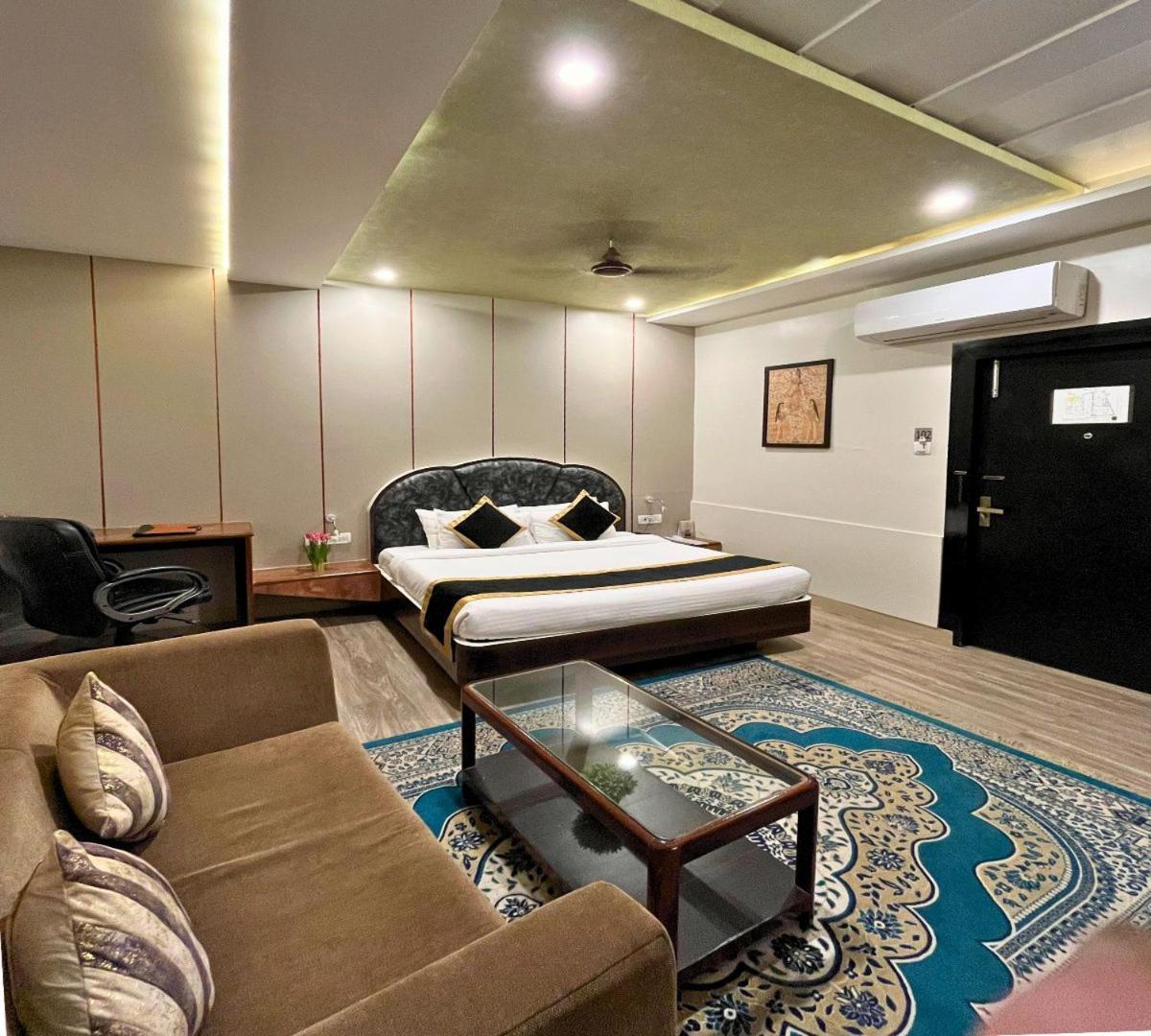 Hotel Runway Inn Pura Raghunāth Kültér fotó