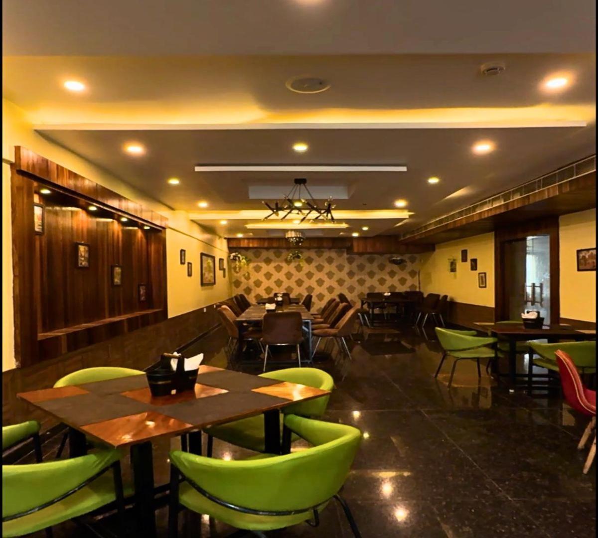 Hotel Runway Inn Pura Raghunāth Kültér fotó