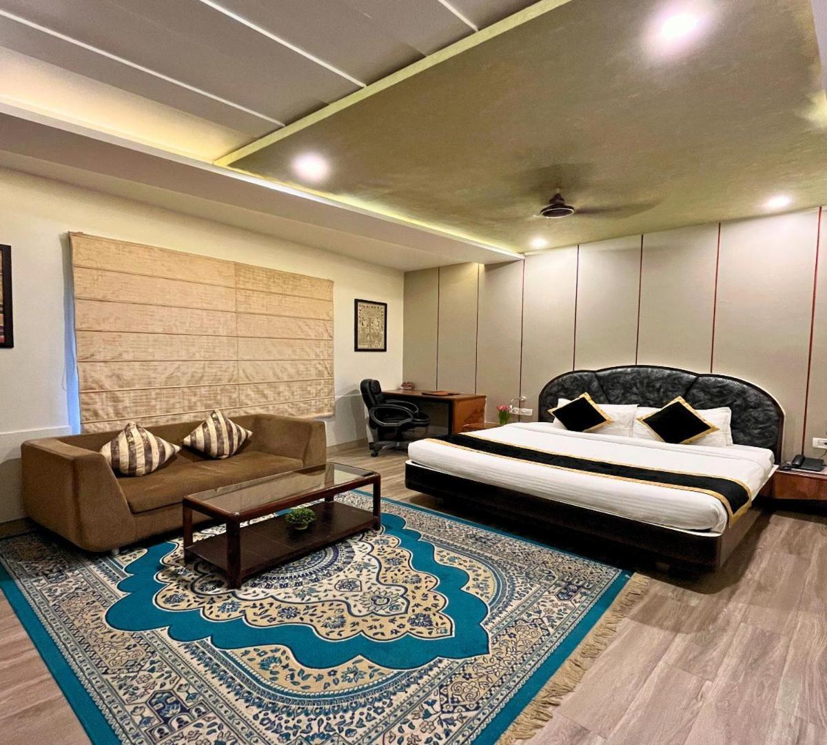 Hotel Runway Inn Pura Raghunāth Kültér fotó
