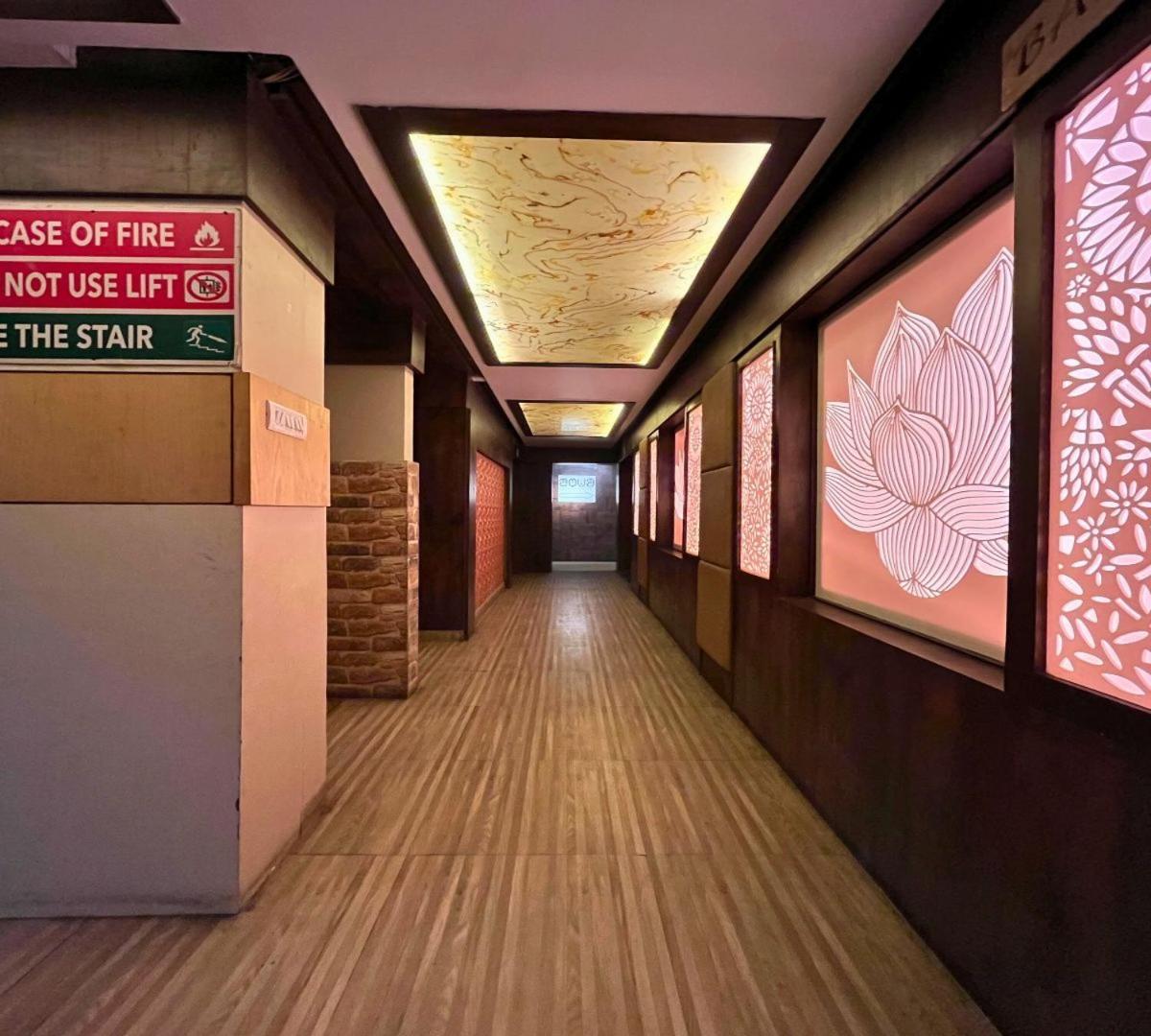 Hotel Runway Inn Pura Raghunāth Kültér fotó