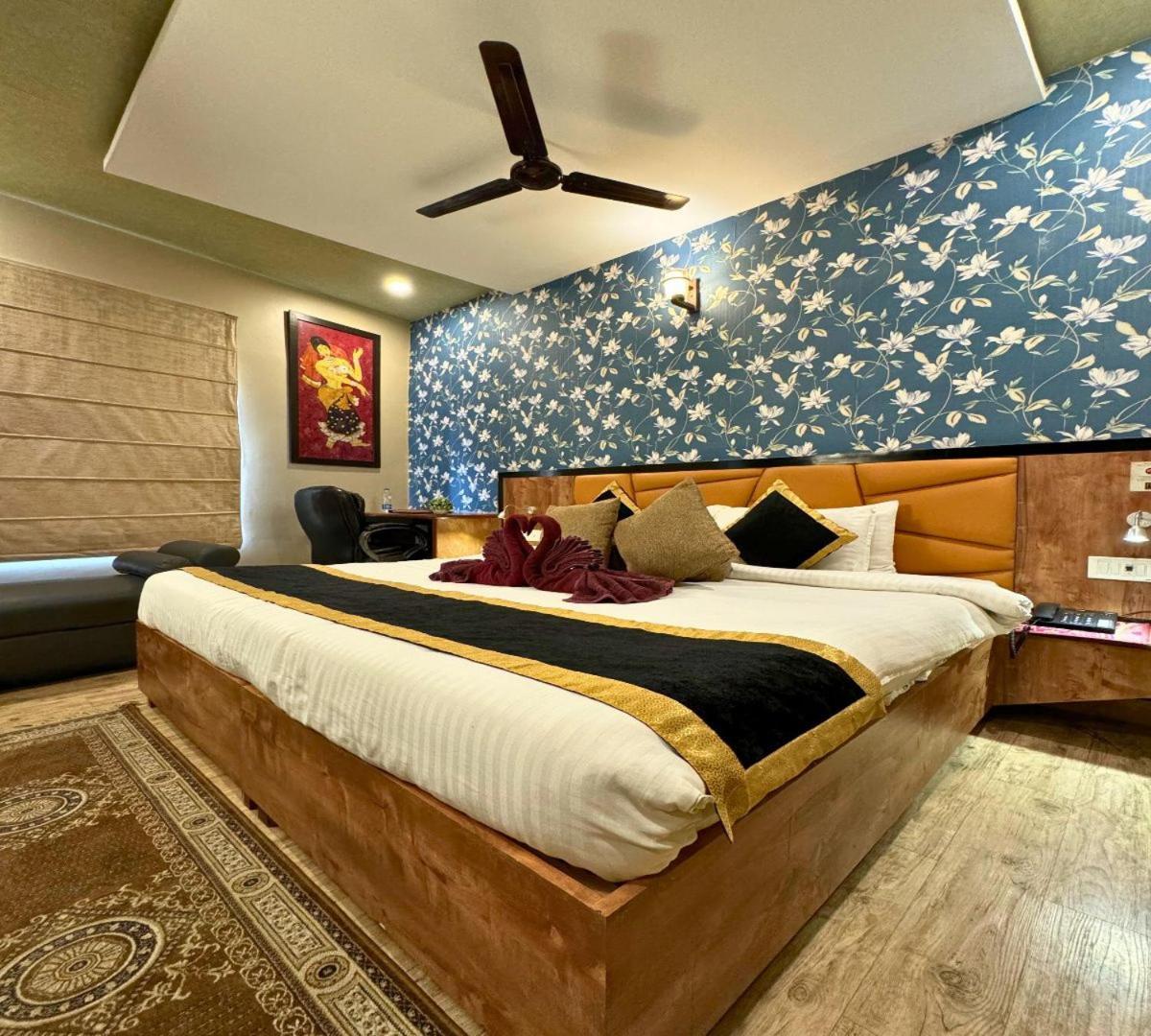 Hotel Runway Inn Pura Raghunāth Kültér fotó