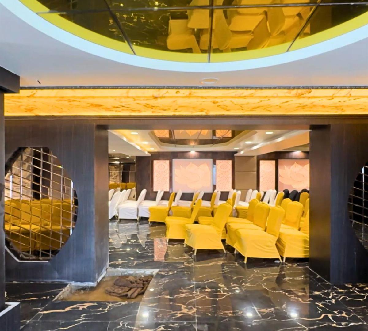 Hotel Runway Inn Pura Raghunāth Kültér fotó