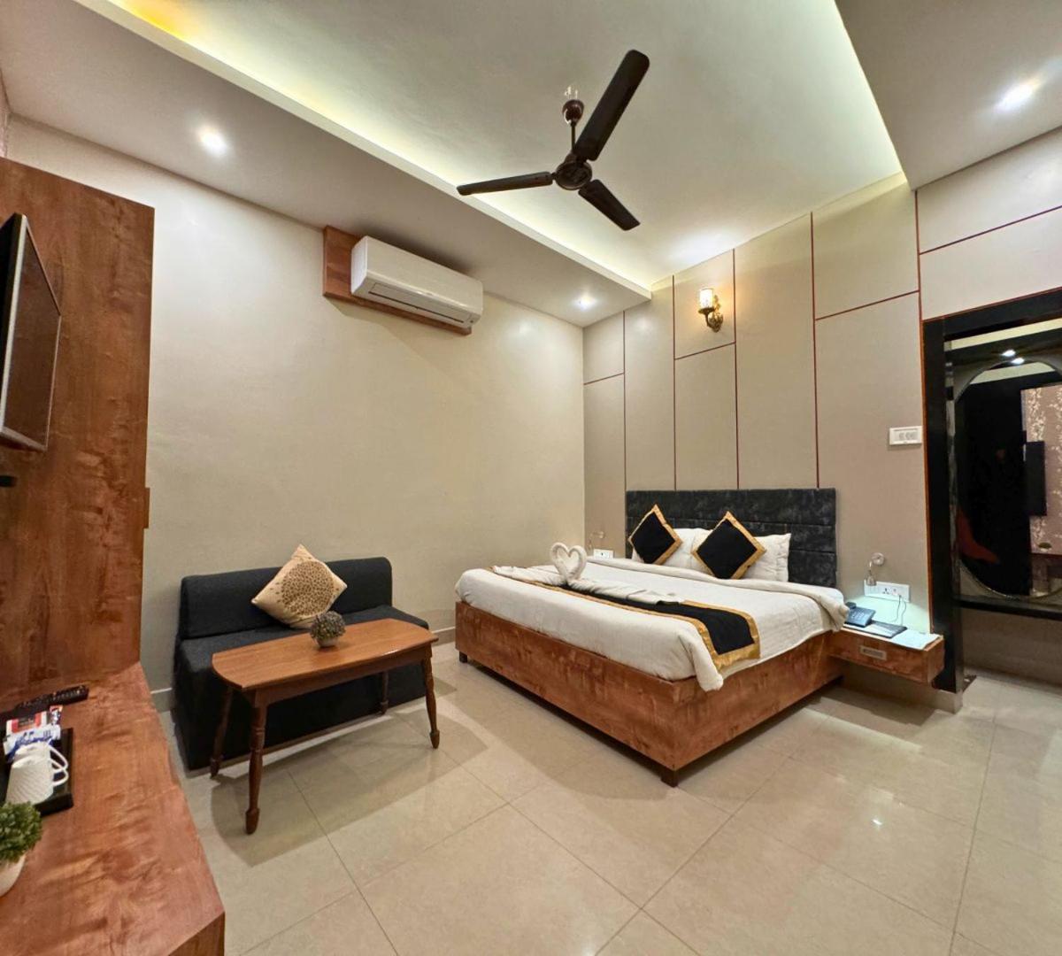 Hotel Runway Inn Pura Raghunāth Kültér fotó