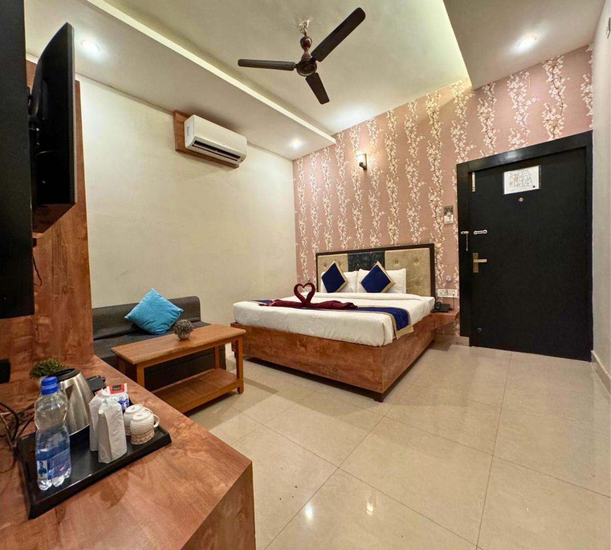 Hotel Runway Inn Pura Raghunāth Kültér fotó